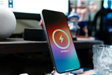 阳新苹果15换屏服务分享用什么充电器给iPhone15充电更好 